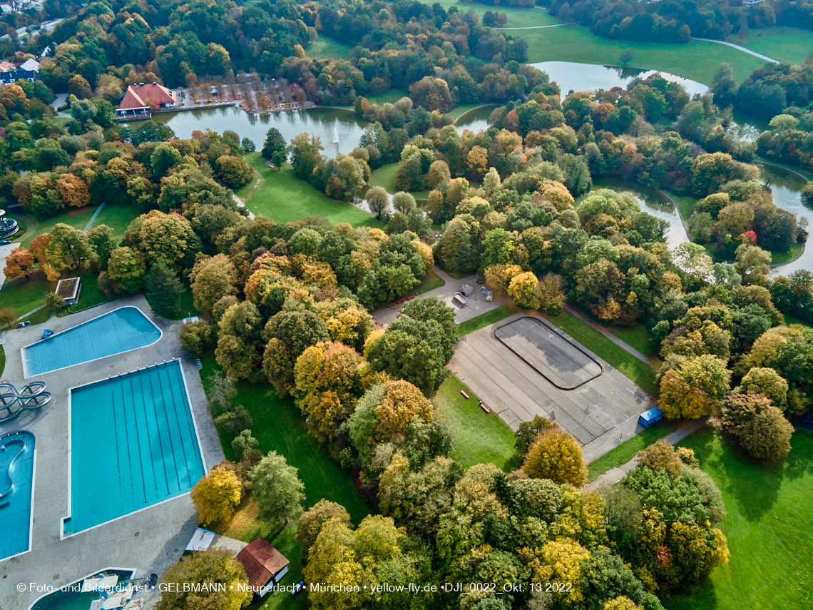 13.10.2022 - Der Ostpark mit See und Biergarten in Neuperlach 13.10.2022 - Der Ostpark mit See und Biergarten in Neuperlach